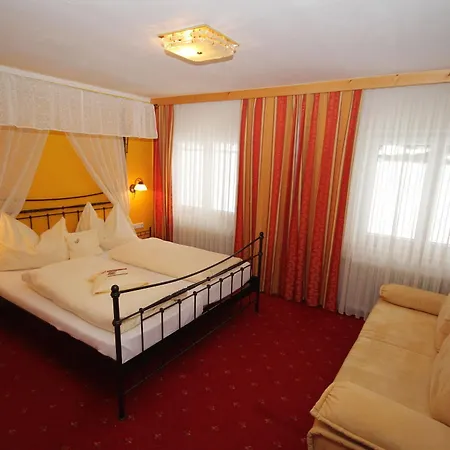 Waldwirt Russbach am Pass Gschütt